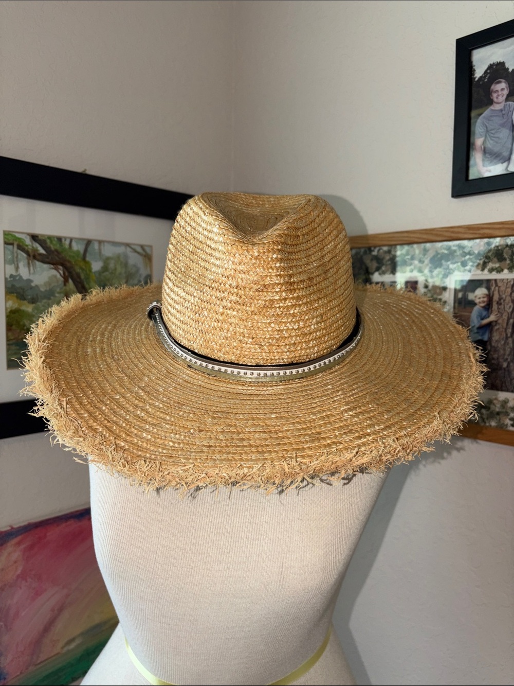 genie brand / Straw Wide-Brim Fedora Hat with Silver Trim - Natural